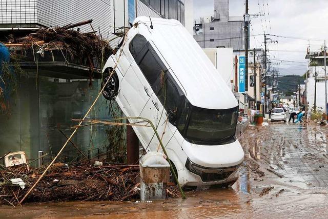 Japanische Rettungsdienste suchen mit zehntausenden Helfern nach Vermissten