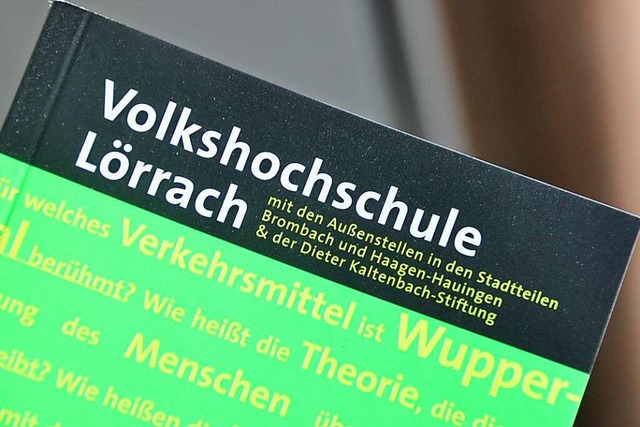 Programm der Volkshochschule: Die Sprachkurse finden derzeit nicht statt.  | Foto: Daniel Gramespacher