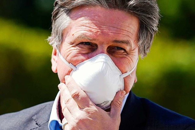 Minister mit Maske: Manne Lucha.  | Foto: Uwe Anspach (dpa)