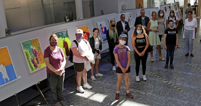 Begegnungen nennen die Schler der Edu...im Foyer der Volksbank zu sehen sind.   | Foto: Dagmar Barber