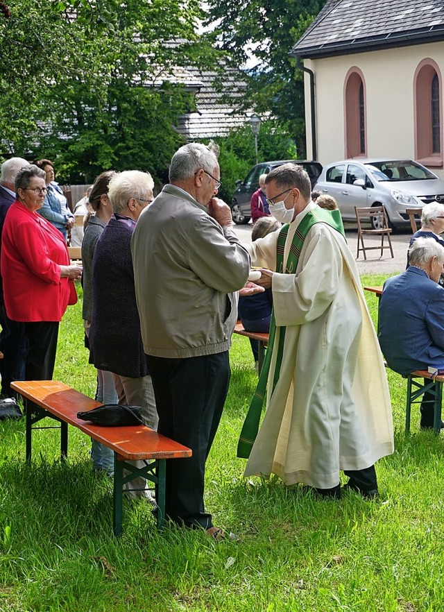 Nach langer Zeit gab es in Oberspitzen...e neben der St.-Barbara-Kirche statt.   | Foto: Helmut Hringer