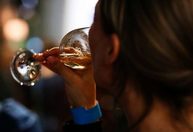 35,5 Prozent der mehr als 3000 Teilneh... Alkohol getrunken zu haben als zuvor.  | Foto: Gerald Matzka (dpa)