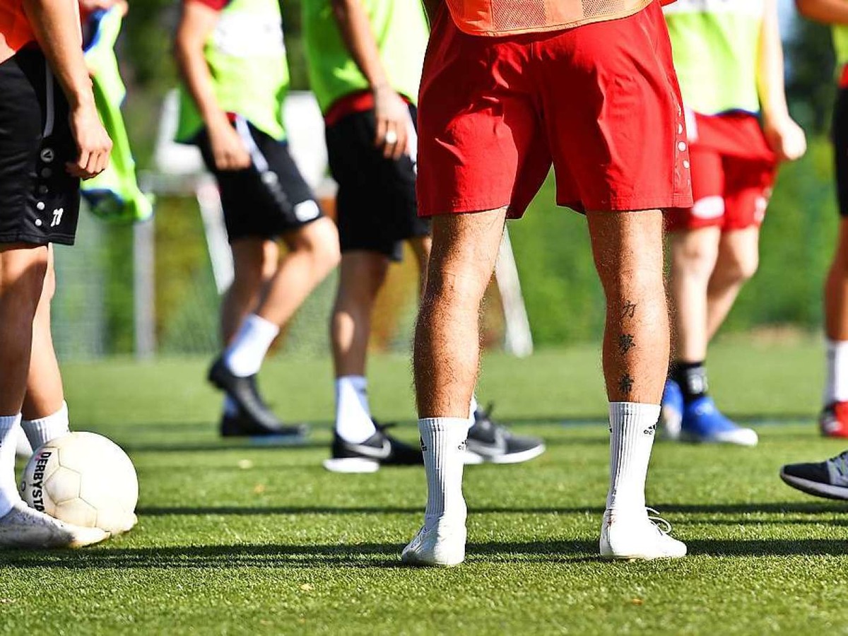 Spielformen und bungsformen mit ohne ohne Ball – der Bahlinger SC startet auf dem Kunstrasen und dem Hauptspielfeld im Kaiserstuhlstadion die Vorbereitung auf die am 1. September beginnende Spielzeit in der Regionalliga.