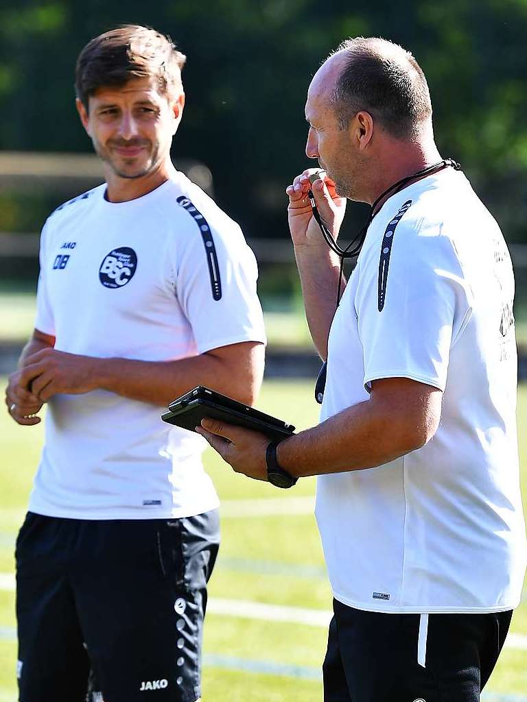 Das Bahlinger Trainerduo Dennis Bhrer (links) und Axel Siefert