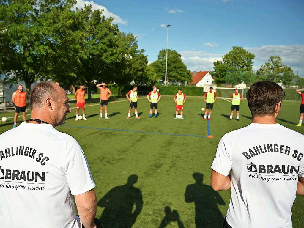 Spielformen und bungsformen mit ohne ohne Ball – der Bahlinger SC startet auf dem Kunstrasen und dem Hauptspielfeld im Kaiserstuhlstadion die Vorbereitung auf die am 1. September beginnende Spielzeit in der Regionalliga.