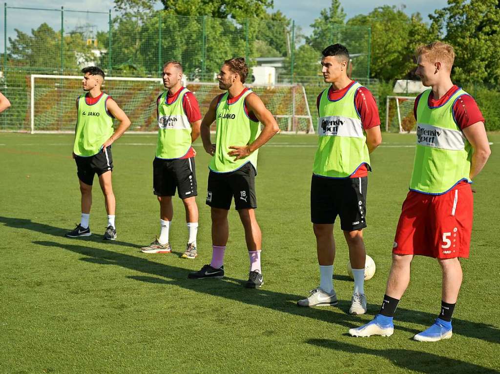 Spielformen und bungsformen mit ohne ohne Ball – der Bahlinger SC startet auf dem Kunstrasen und dem Hauptspielfeld im Kaiserstuhlstadion die Vorbereitung auf die am 1. September beginnende Spielzeit in der Regionalliga.