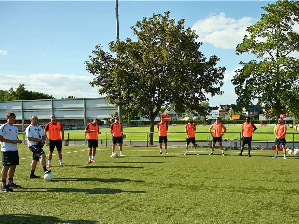 Spielformen und bungsformen mit ohne ohne Ball – der Bahlinger SC startet auf dem Kunstrasen und dem Hauptspielfeld im Kaiserstuhlstadion die Vorbereitung auf die am 1. September beginnende Spielzeit in der Regionalliga.