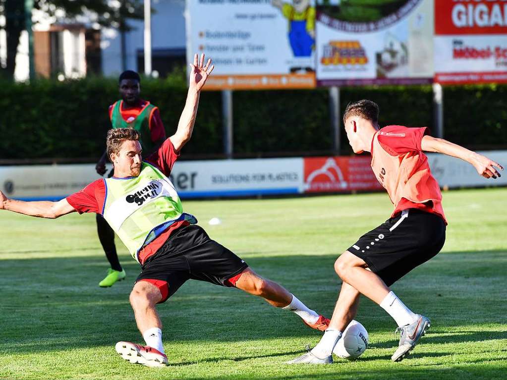 Spielformen und bungsformen mit ohne ohne Ball – der Bahlinger SC startet auf dem Kunstrasen und dem Hauptspielfeld im Kaiserstuhlstadion die Vorbereitung auf die am 1. September beginnende Spielzeit in der Regionalliga.