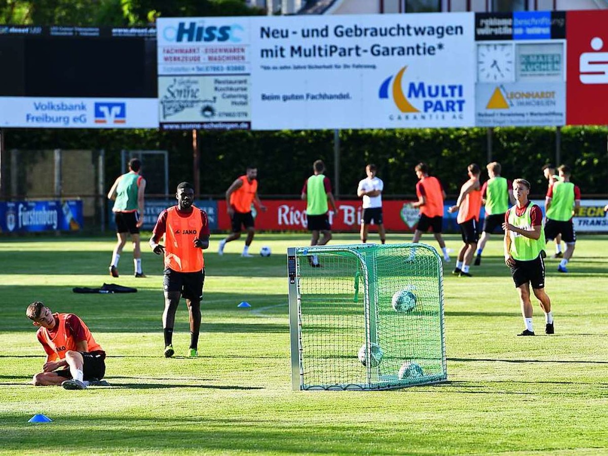 Spielformen und bungsformen mit ohne ohne Ball – der Bahlinger SC startet auf dem Kunstrasen und dem Hauptspielfeld im Kaiserstuhlstadion die Vorbereitung auf die am 1. September beginnende Spielzeit in der Regionalliga.