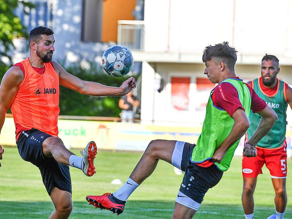 Spielformen und bungsformen mit ohne ohne Ball – der Bahlinger SC startet auf dem Kunstrasen und dem Hauptspielfeld im Kaiserstuhlstadion die Vorbereitung auf die am 1. September beginnende Spielzeit in der Regionalliga.