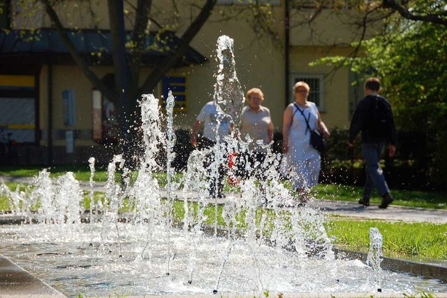 Frher gab es auf dem Platz vor Hieber&#8217;s Ldele eine Wasserspiel.  | Foto: Markus Donner