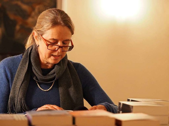 Birgit Hermann bei einer Lesung in der Vor-Corona-Zeit.  | Foto: Susanne Gilg