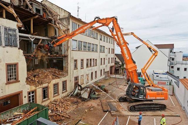 Abriss in Endingen: Stck fr Stck fllt die alte Lederfabrik