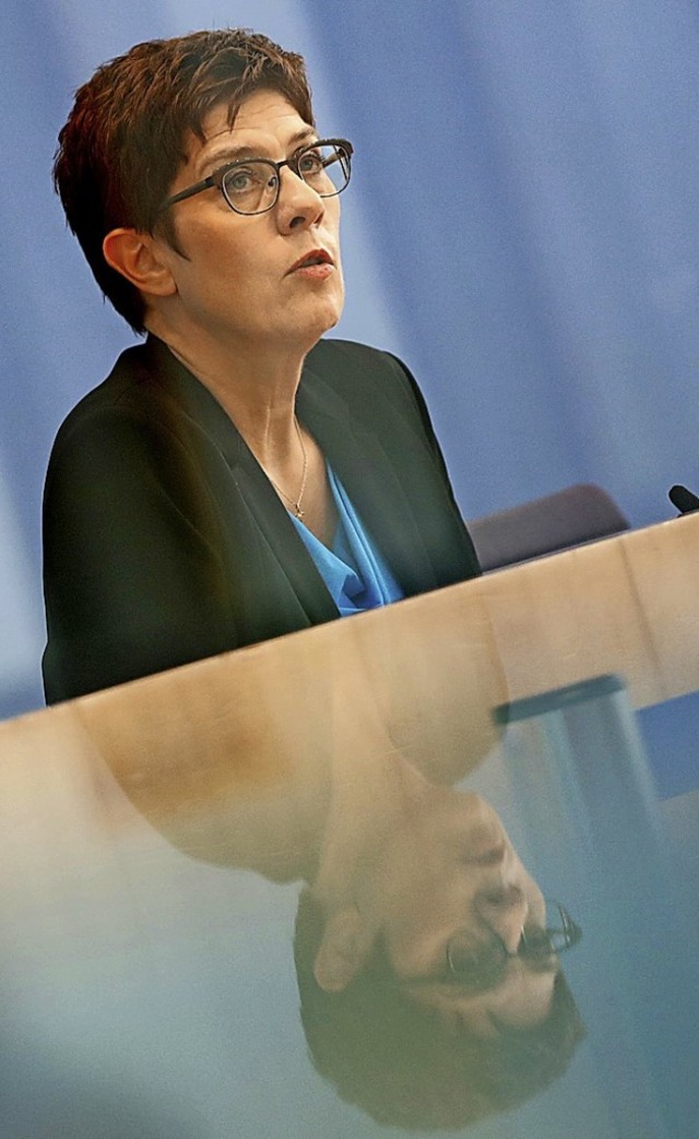 Sie ist fr das Reiverschlussprinzip ...atenlisten: Annegret Kramp-Karrenbauer  | Foto: FABRIZIO BENSCH (AFP)