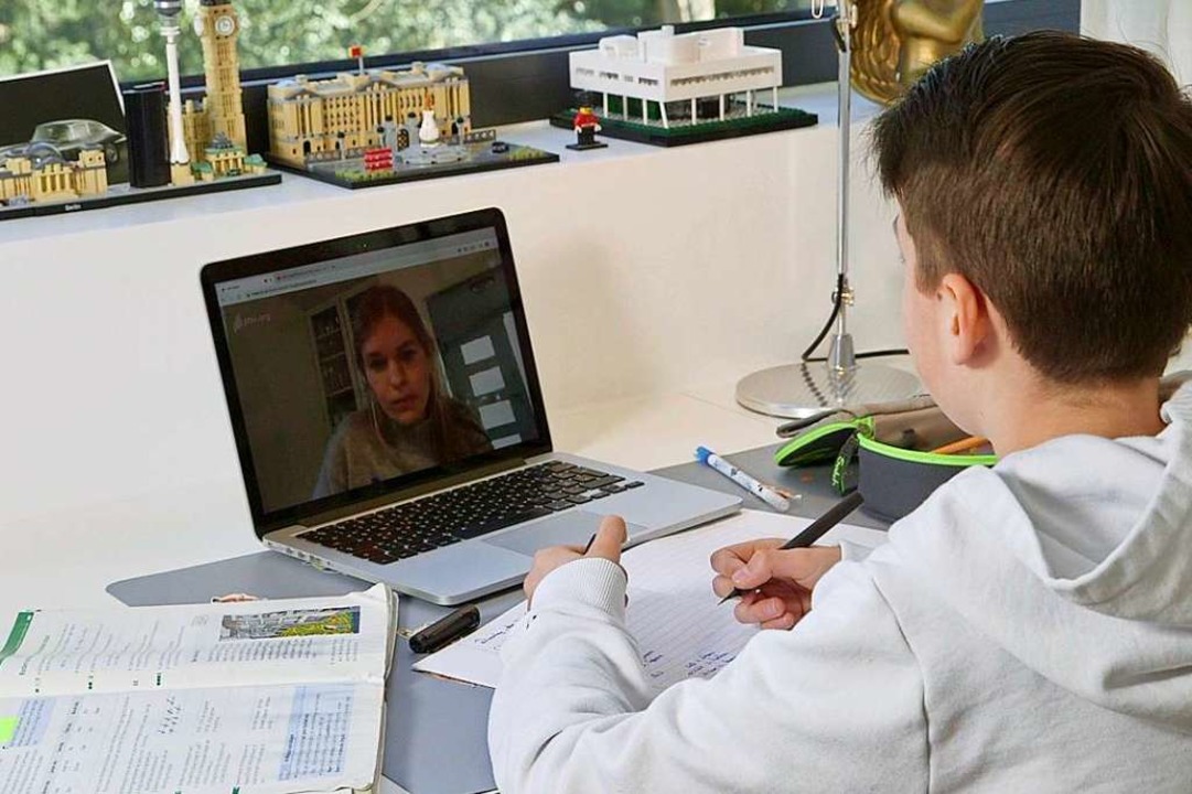 Lernen per Zoom: Die Corona School verbindet Schler mit Studierenden  | Foto: Corona School