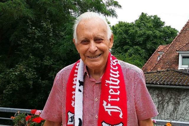 Alexander Faller ist 95 und steht seit 1991 beim SC auf der Nordtribüne