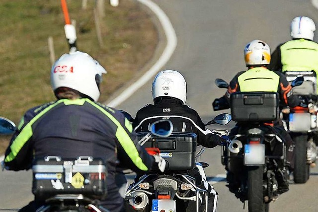 Manche Motorradtouristen sorgen auch i...hr Fahrverhalten fr wachsenden Unmut.  | Foto: Patrick Seeger