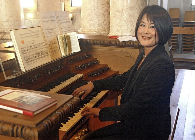Domorganistin Eiko Maria Yoshimura er...ernationalen Domkonzerte St. Blasien.   | Foto: Karin Stckl-Steinebrunner