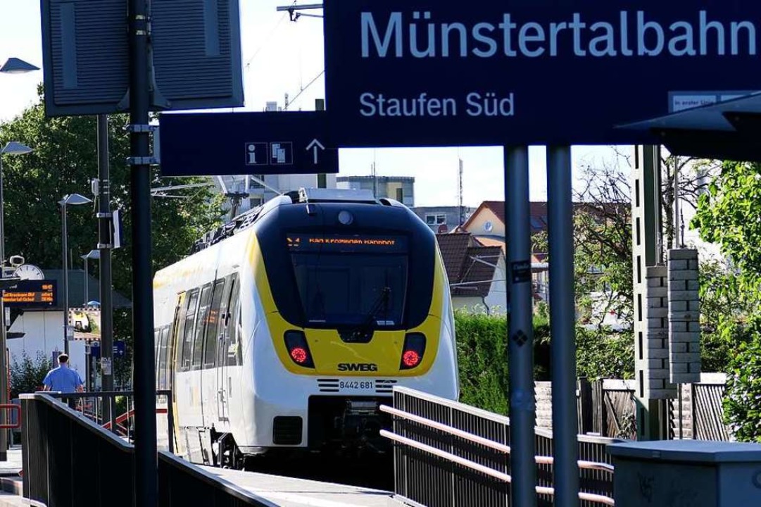 Viele Züge der Münstertalbahn (S3)  enden jetzt am Bahnhof Staufen Süd  | Foto: Hans-Peter Müller