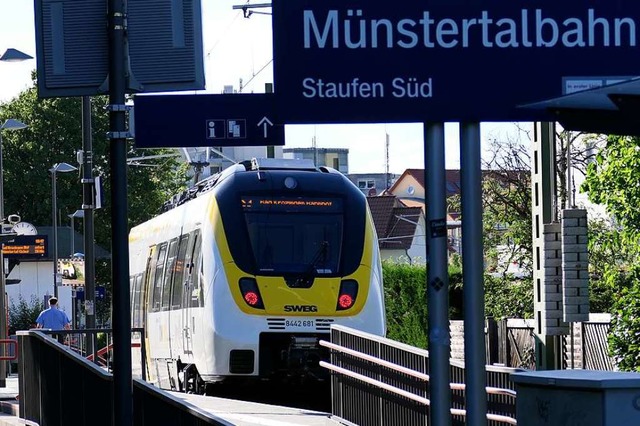 Viele Zge der Mnstertalbahn (S3)  enden jetzt am Bahnhof Staufen Sd  | Foto: Hans-Peter Mller