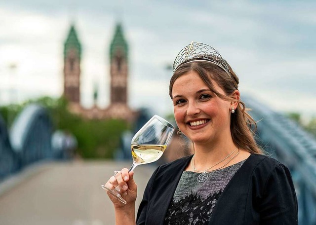 Sina Erdrich ist badische Weinknigin. Sie bleibt nun ein Jahr lnger im Amt  | Foto: Patrick Seeger (dpa)