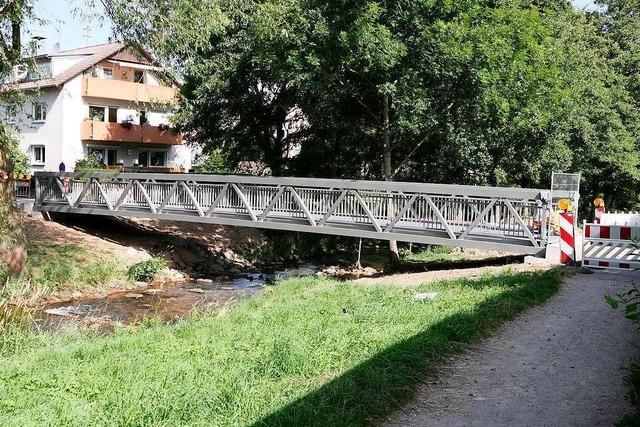 Der neue Jgersteg in Staufen ist an seinem Platz