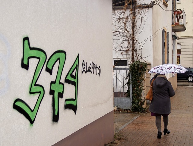 Seit einigen Jahren werden die Ziffern...wieder an Mllheimer Wnde  gesprht.   | Foto: Susanne Ehmann