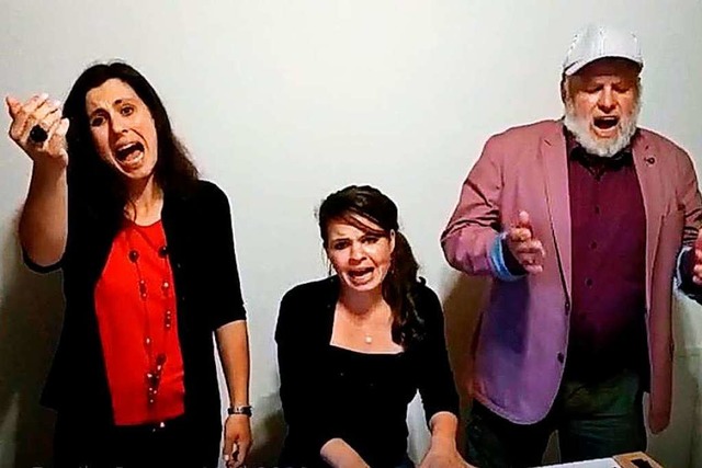 Jennifer, Jessica und Reinhold Fetscher haben einen Corona-Song gedichtet.  | Foto: Privat