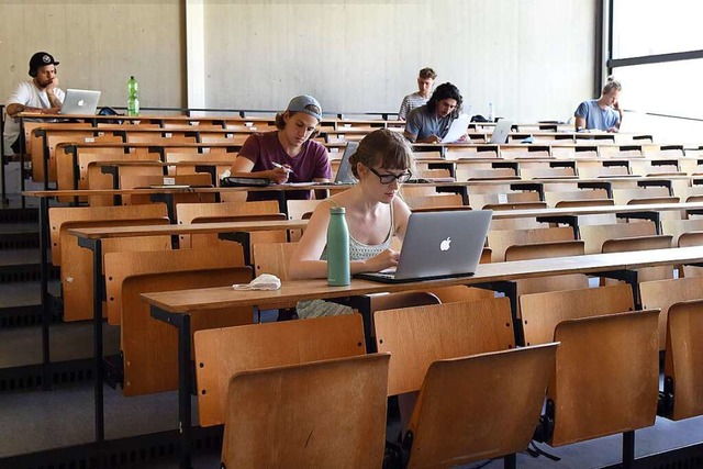 Da viele Studierende mit schlechten In...llt, wo sie digital studieren knnen.   | Foto: Rita Eggstein