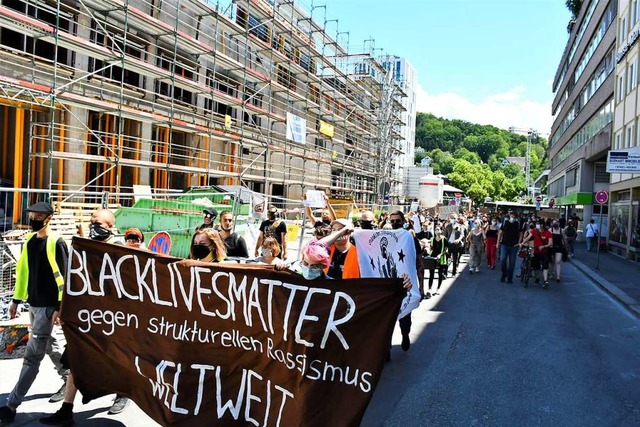 Vom Bahnhofsplatz zog der Demonstrationszug in Richtung Senserplatz.  | Foto: Barbara Ruda