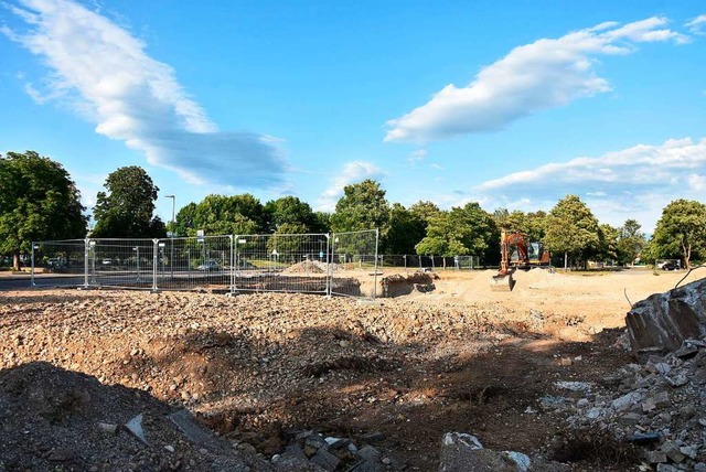 Die Abrumarbeiten sind fertig. Diese ...en Neubau des Sportareals in Warmbach.  | Foto: Heinz und Monika Vollmar