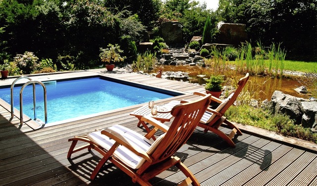 Ein Pool im eigenen Garten ist der Traum so manchen Eigenheimbesitzers.  | Foto: BV Schwimmbad und Wellness