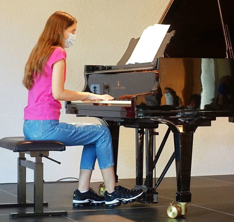 Klavierschülerin Selen Arslan legte fe...g Chopins Minutenwalzer auf die Tasten | Foto: Roswitha Frey