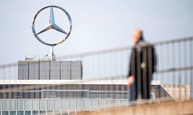 Beim  Autobauer Daimler werden Arbeitspltze abgebaut.    | Foto: Sebastian Gollnow (dpa)
