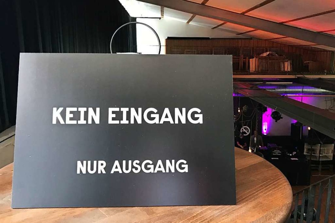 Zu den Schutzvorkehrungen gehren auch...in Basel setzt die Auflagen streng um.  | Foto: Bernhard Amelung