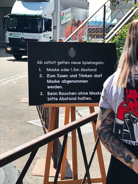 Distanzregeln und Maskenpflicht gehren zum neuen Verhaltenskodex im Club.  | Foto: Bernhard Amelung