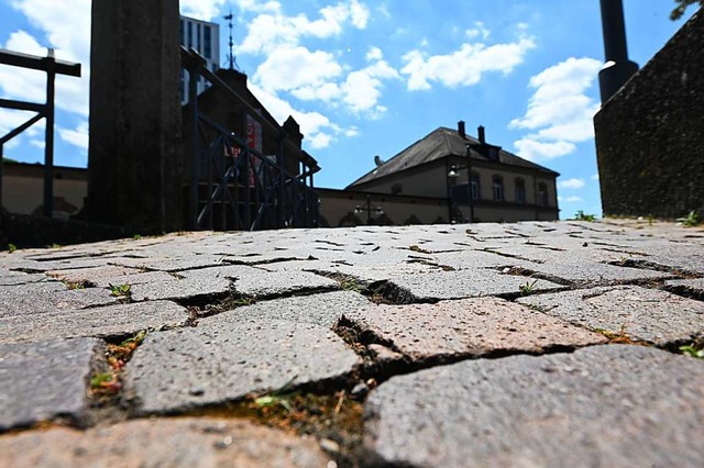 Die Rampen zum Bahnhofsplatz sind fr Rollstuhlfahrer eine Herausforderung.  | Foto: Jonas Hirt