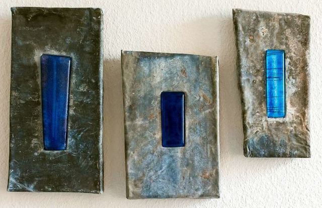 &#8222;Blau in Blei&#8220; betitelt is...i verbinden sich Glas, Blei, und Holz.  | Foto: Helmut Rothermel