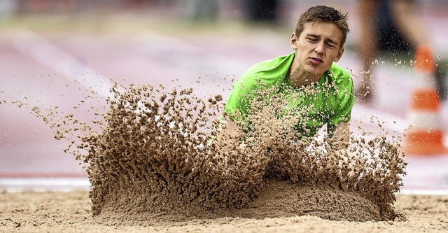 Dreimal neue Bestleistung: Fabian Klei...chwrstadt siegte im U-20-Weitsprung.   | Foto: Gerd Gruendl