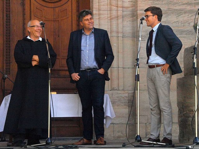 Am Sonntag wurde Pater Mertes von der ... und Brgermeister Probst (von links).  | Foto: Karin Stckl-Steinebrunner