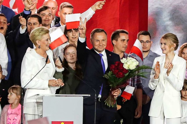 Andrzej Duda hat allen Grund zu Jubeln.  | Foto: Czarek Sokolowski (dpa)