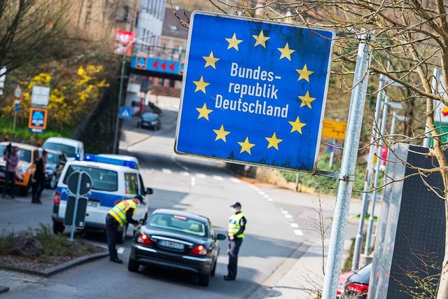 Bitte nie wieder geschlossene Grenzen!... Preikschat in seinem Meinungsbeitrag.  | Foto: Oliver Dietze (dpa)
