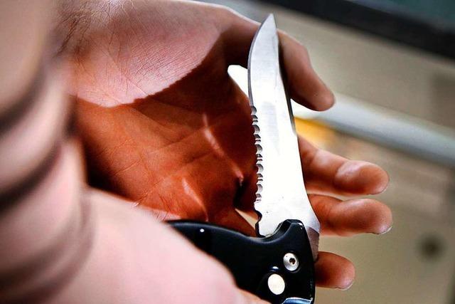 25-Jähriger bei Streit in Asylunterkunft mit Messer schwer verletzt