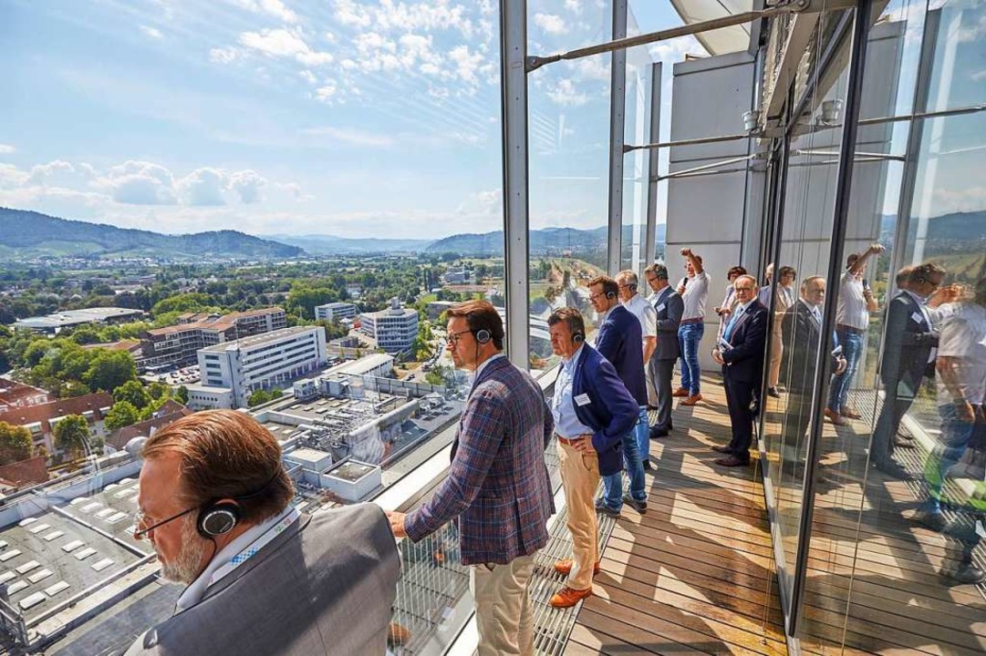 Vom 15. Stockwerk des Burda-Hochhauses... und Oberbrgermeister Marco Steffens.  | Foto: Stadt Offenburg