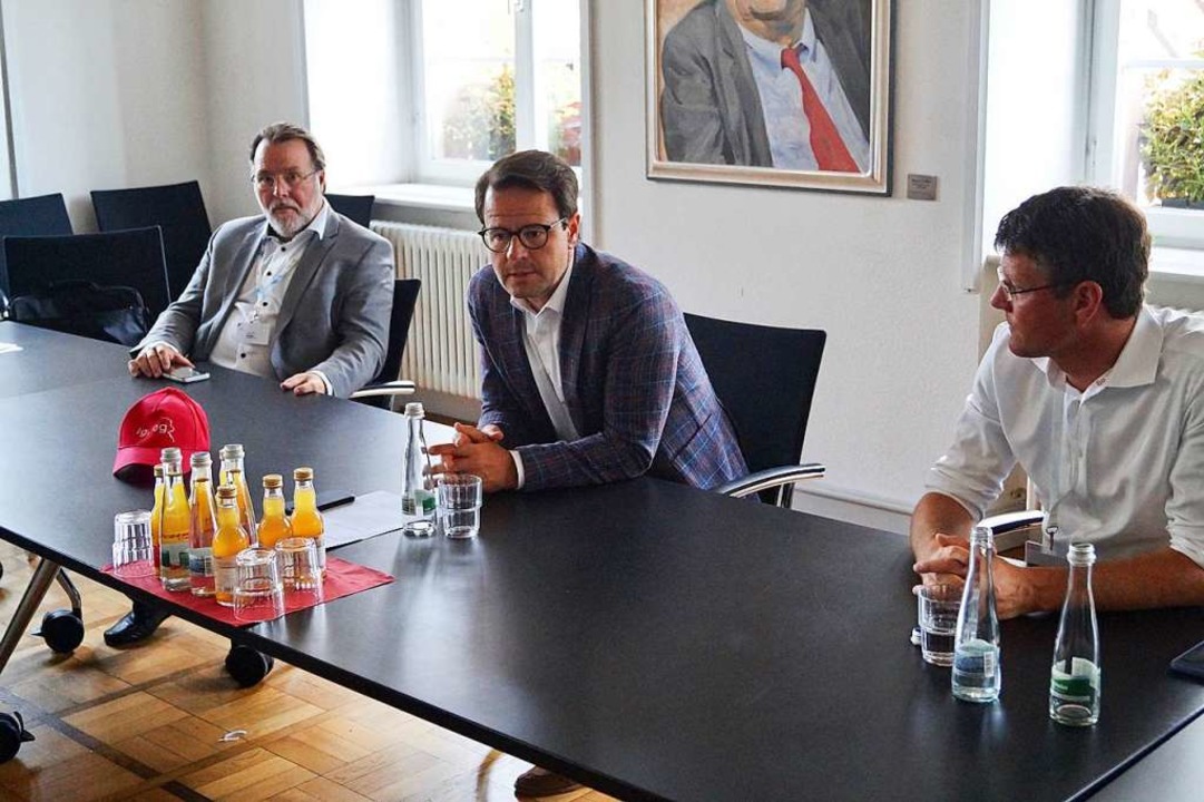 Anschlieend sprechen (von links) Fina...cke vom Besuch und ihrer Performance.  | Foto: Christine Storck-Haupt