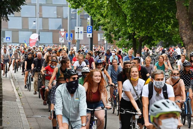 Bei einer Fahrraddemo im Juli ging es um die Verkehrswende in Freiburg  | Foto: Rita Eggstein