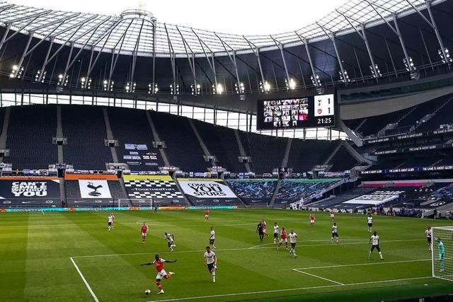 Ohne Zuschauer &#8211; ein leeres Fuballstadion in London  | Foto: Julian Finney, Nmc Pool (dpa)