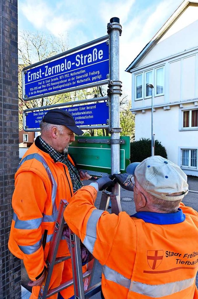 Mitarbeiter des Garten- und Tiefbauamt...ae im Stadtteil Neuburg (Archivbild).  | Foto: Thomas Kunz