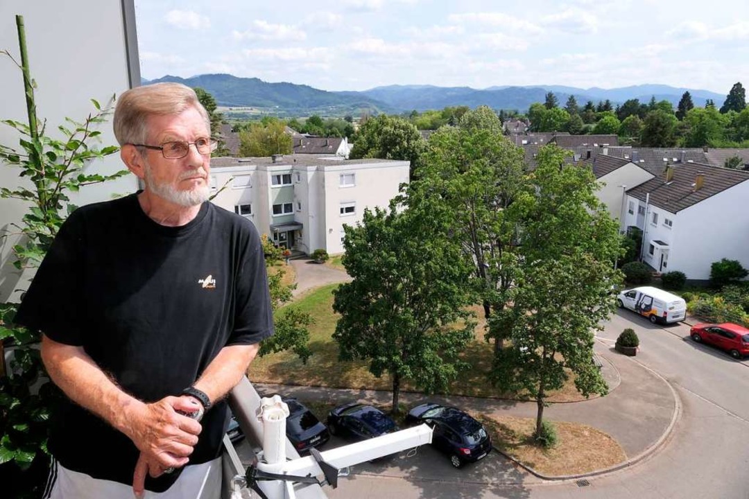 ber die schlechte Informationspolitik...st-Joachim Lauth derzeit noch trsten.  | Foto: Hans-Peter Mller
