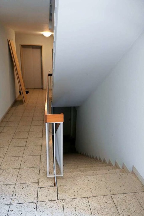 Durch das enge Treppenhaus muss man nun bis hoch in den sechsten Stock  | Foto: Hans-Peter Mller